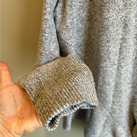 Escape by Habitat long sleeve top size large - Picture 3 of 7